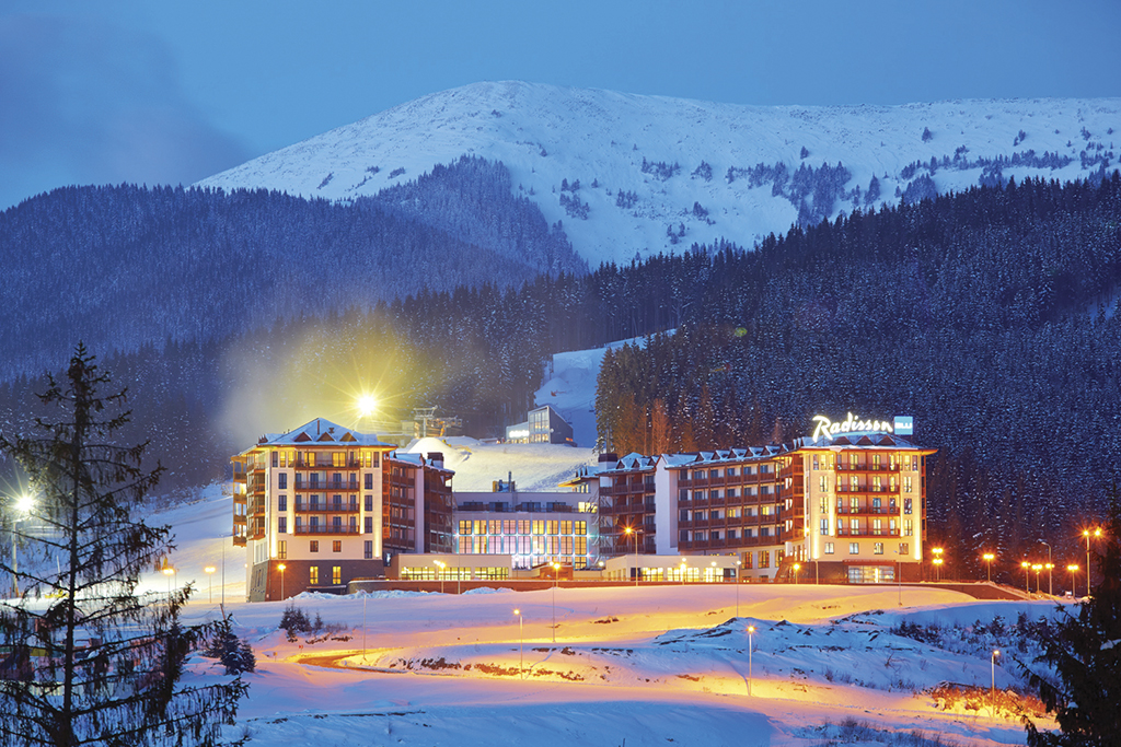 radisson-bukovel_winter-night