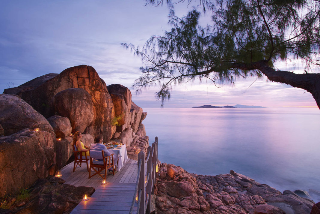 ! lemuria-seychelles-2016-AB-Nest-Dinner-on-The-Rocks-01
